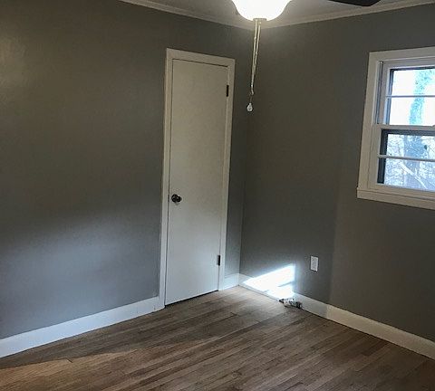 3rd image of 300 N Hampton Rd