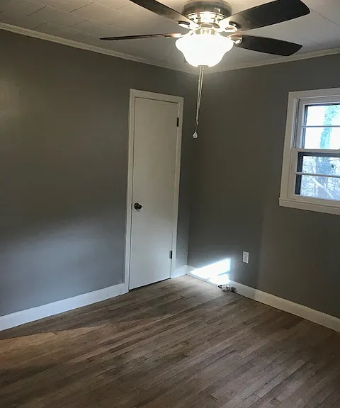 300 N Hampton Rd — Photo 3