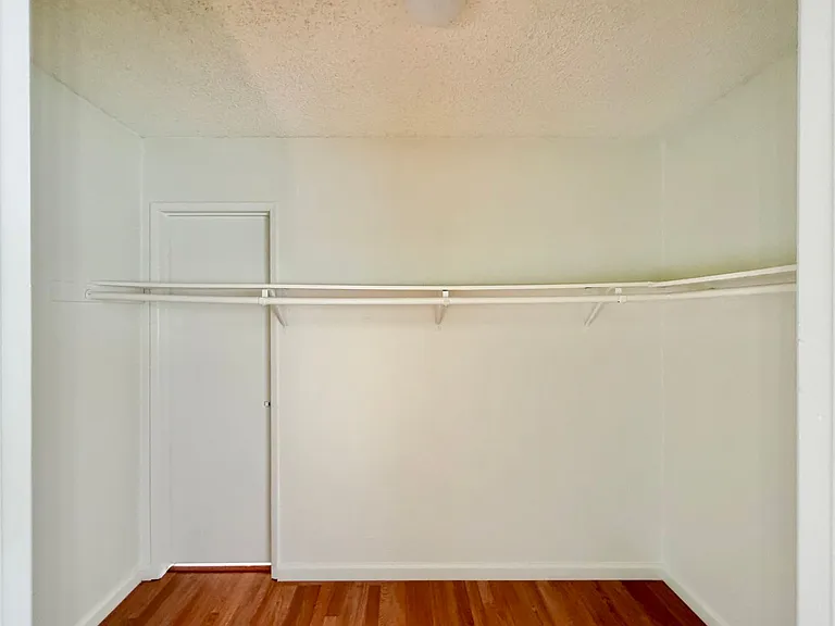 Westgate Villa Apartments — Photo 16