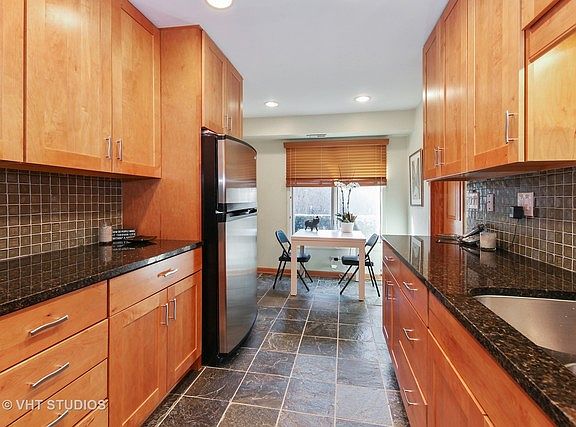 4th image of 1063 Deerfield Pl