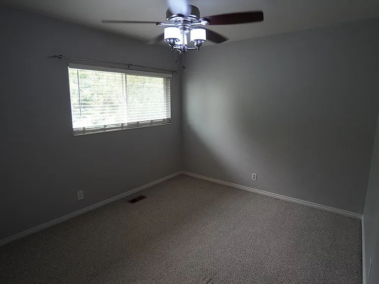 1219 Ash Dr — Photo 35