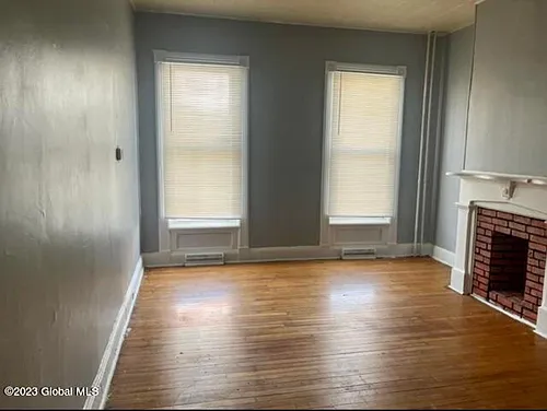 514 1st St #1 Photo 1