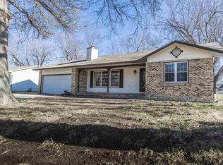 330 Peach Tree Ln, Haysville, KS 67060