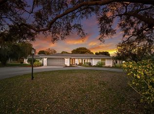 1516 Fox Creek Dr, Sarasota, FL 34240