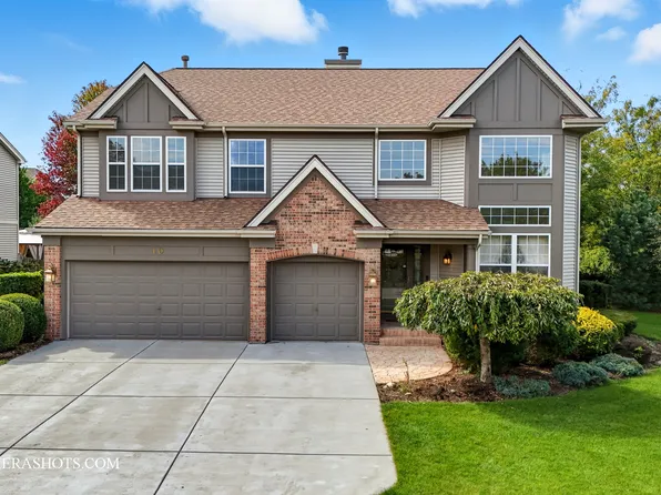 10 Montclair Dr, Cary, IL 60013