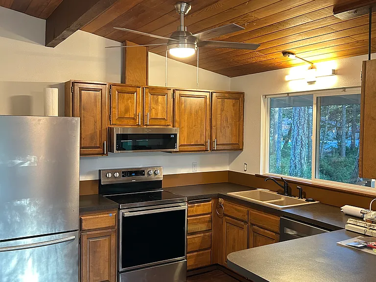 471 E Michelle Dr — Photo 2