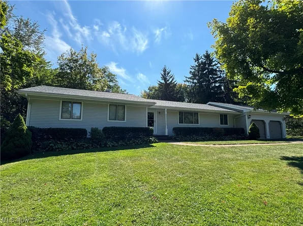 13955 Goodwin St, Burton, OH 44021