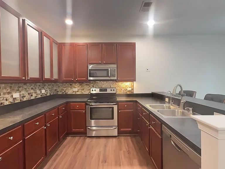 662 Lacy Oak Dr — Photo 3