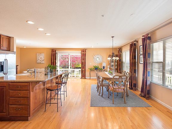 3rd image of 2473 Murillo Ave