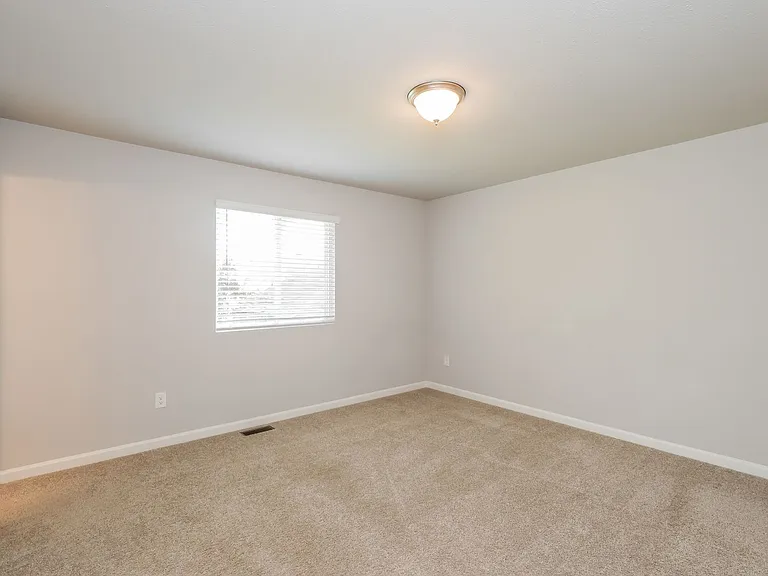 137 W Mason St — Photo 14
