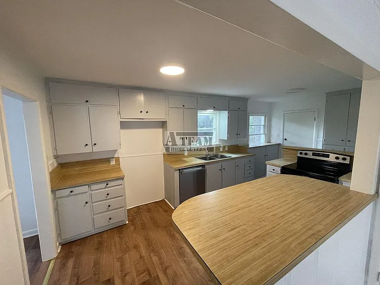 505 Highland Dr — Photo 5
