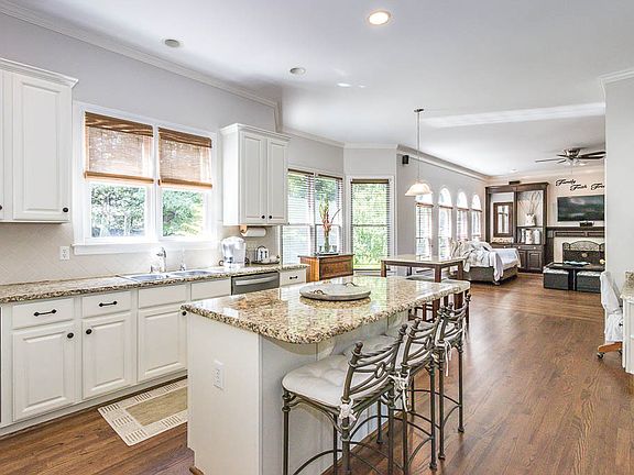 Open kitchen to family room