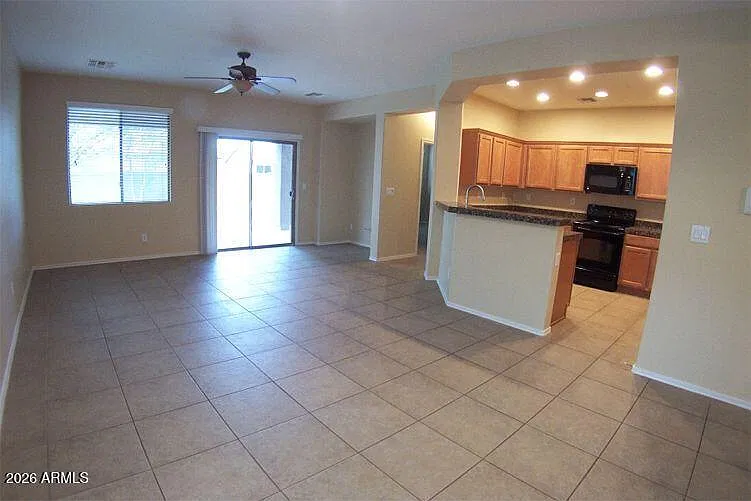 4 bed, 2.5 bath, 2168 sqft, $2,400 — Photo 4