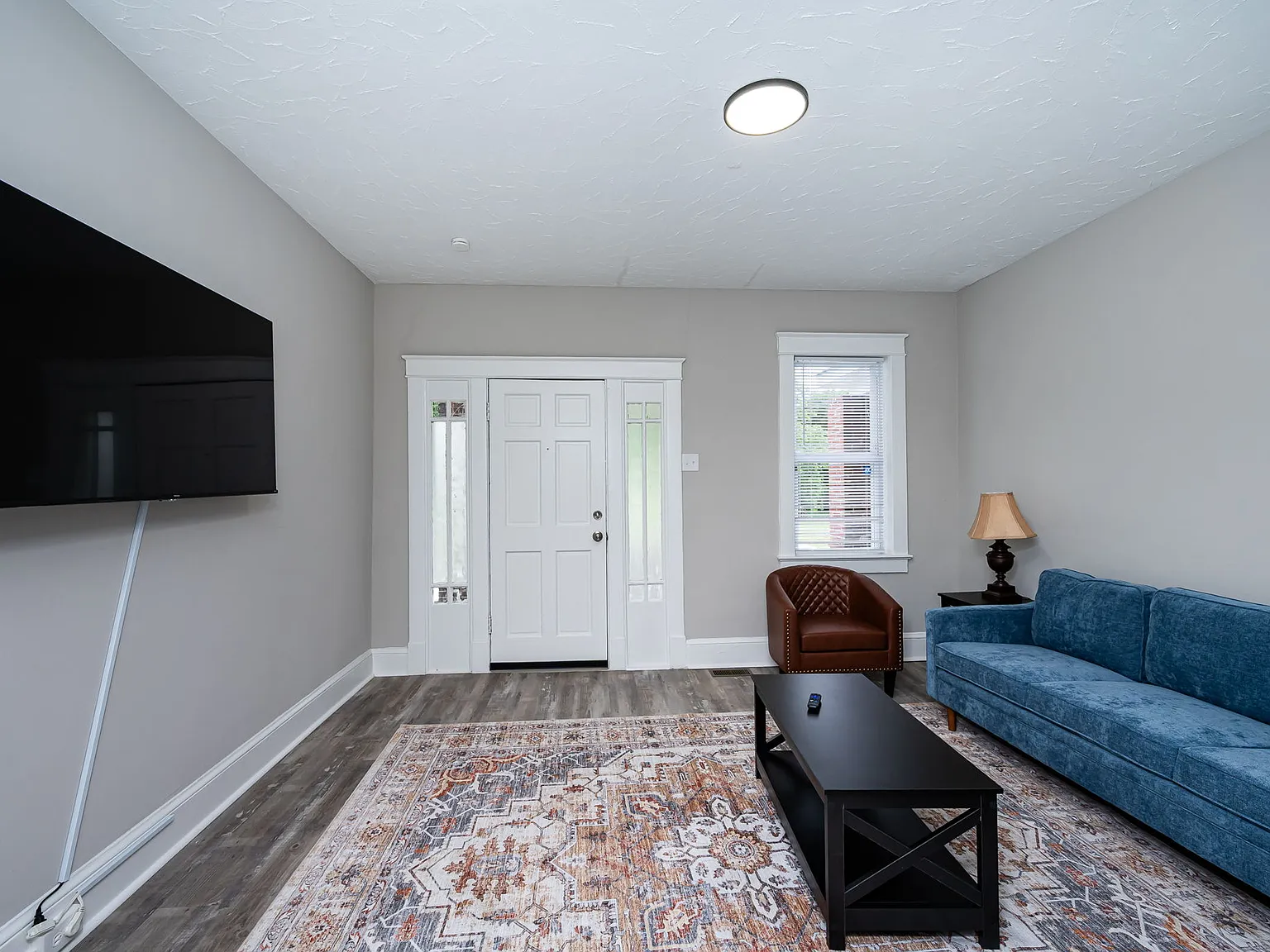 3 bed, 1.5 bath, 1728 sqft, $1,450 — Photo 2