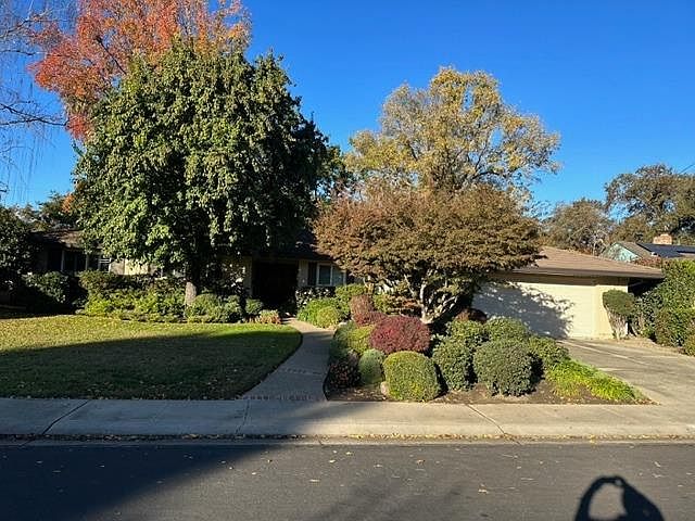 1st image of 7421 Woodside Dr