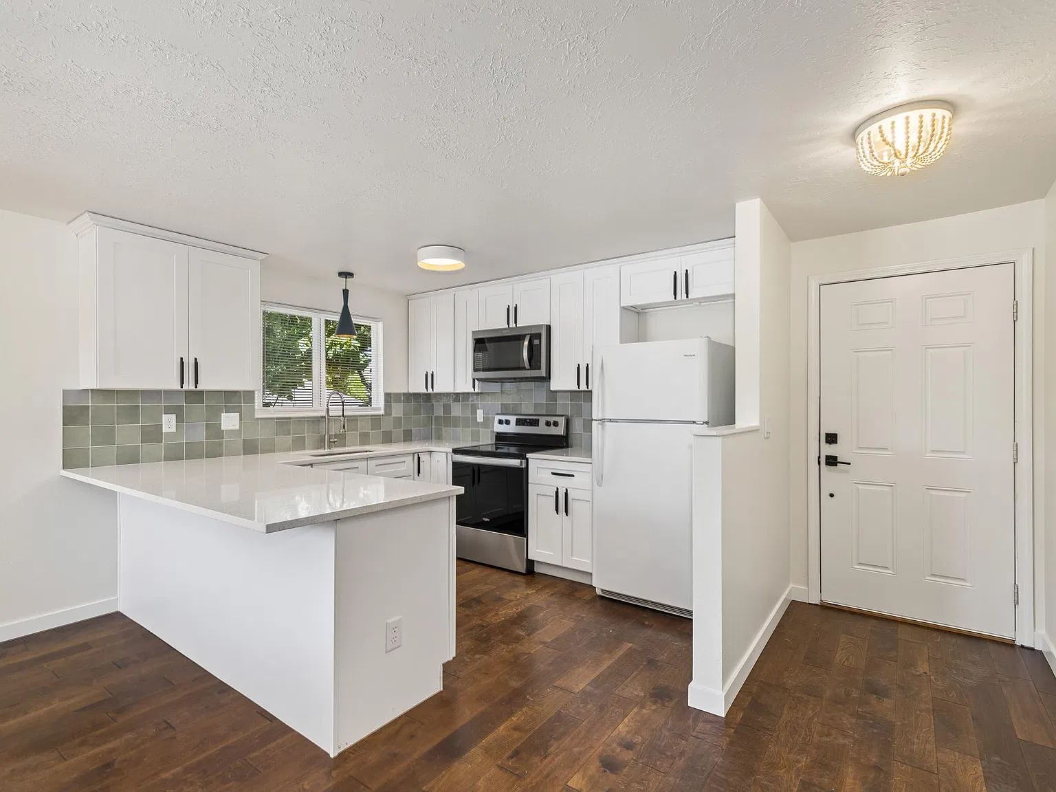 2 bed, 1006 sqft, $1,700 — Photo 4
