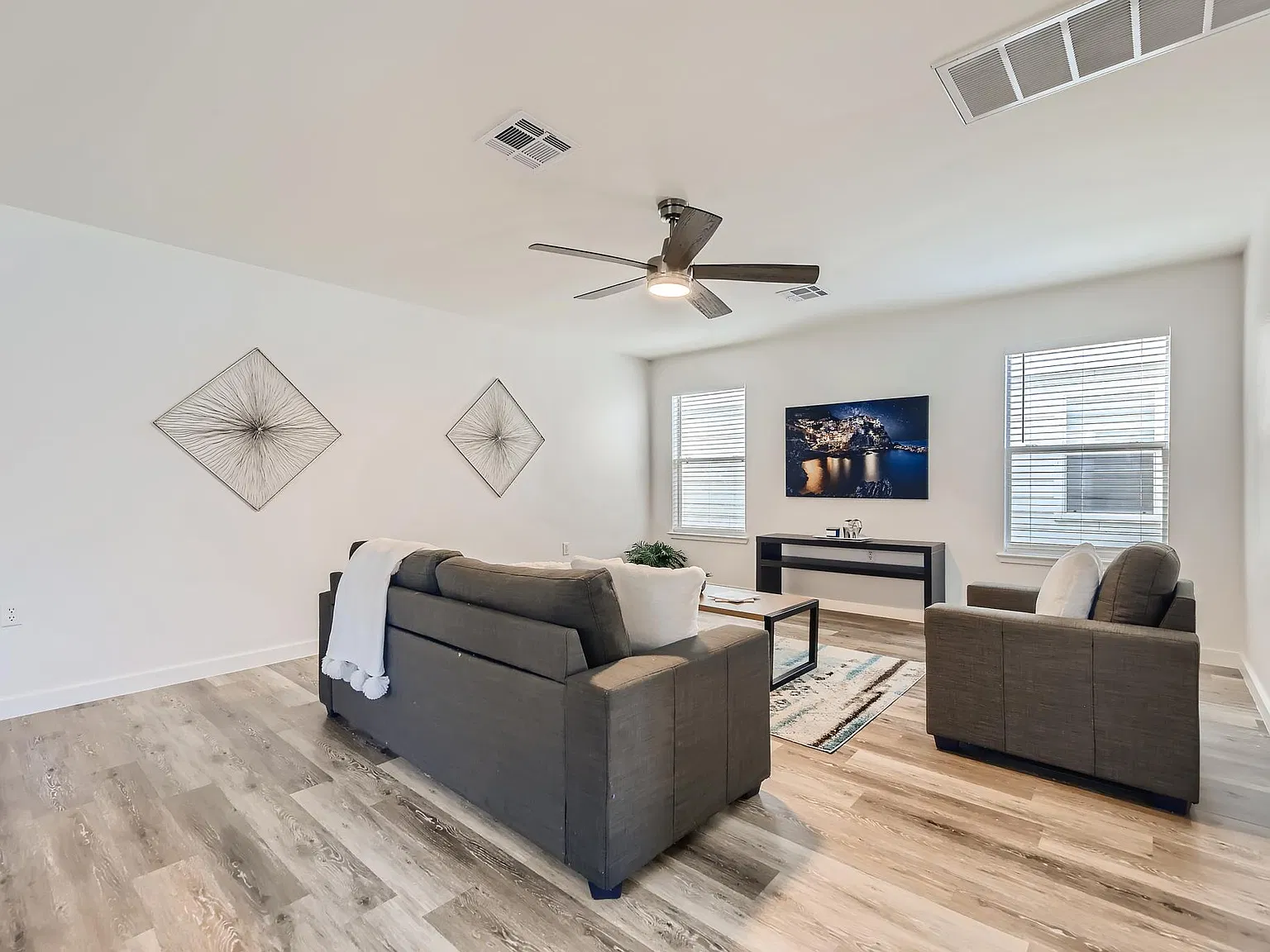 4 bed, 2088 sqft, $2,995 — Photo 3