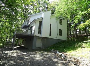 2324 Chatham Ct, Bushkill, PA 18324