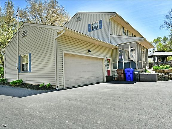 3rd image of 8676 Squirrel Hill Dr NE