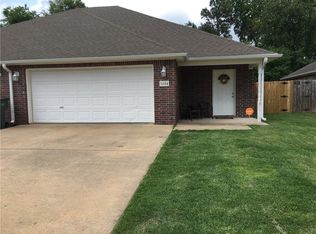 1604 N Evening Shade Dr, Fayetteville, AR 72703