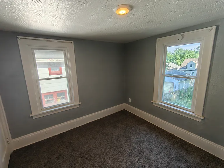 1252 W Waterloo Rd — Photo 16