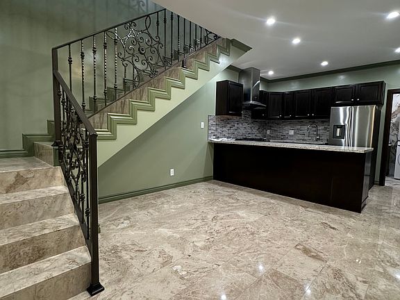 3rd image of 13325 Prairie Ave #4