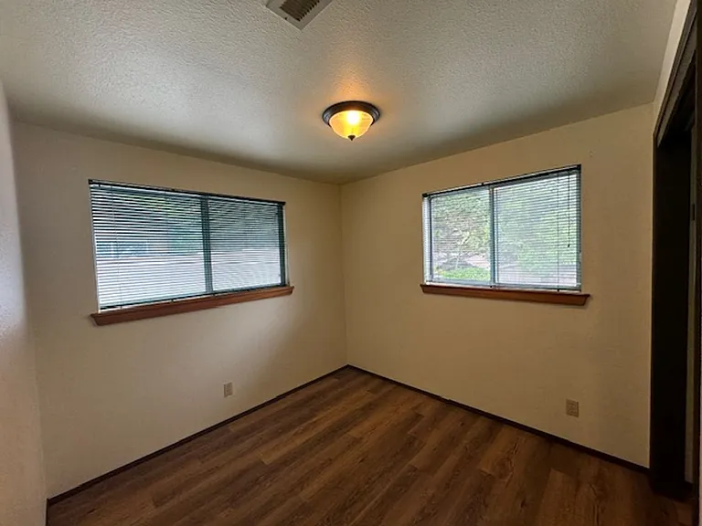2437 Ridgewood Dr — Photo 16