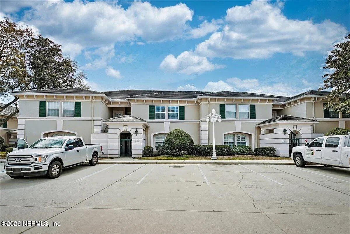 3 bed, 2.0 bath, 1731 sqft, $3,195 — Photo 3