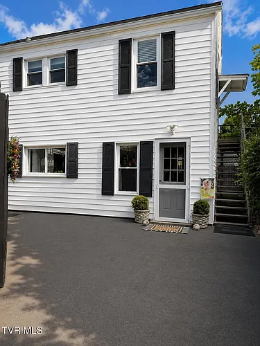 212 W F St #A Photo 1