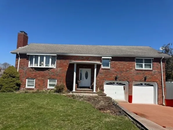 37 Wing Rd #1, Acushnet, MA 02743