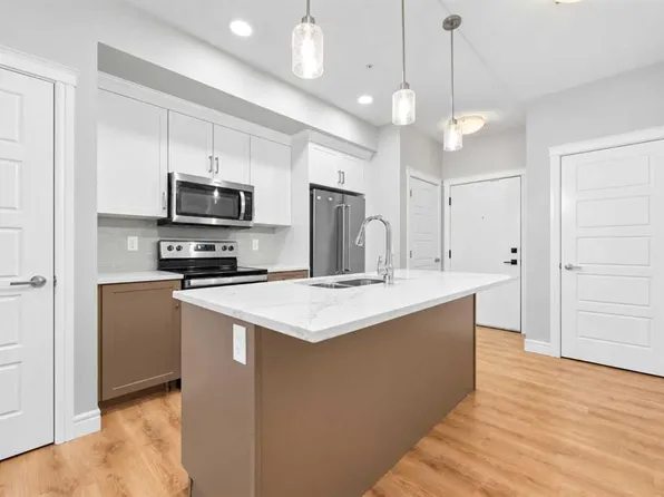 19661 N 40th St SE #211, Calgary, AB T3M 3H3