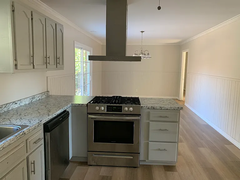 207 Auburn Dr — Photo 3
