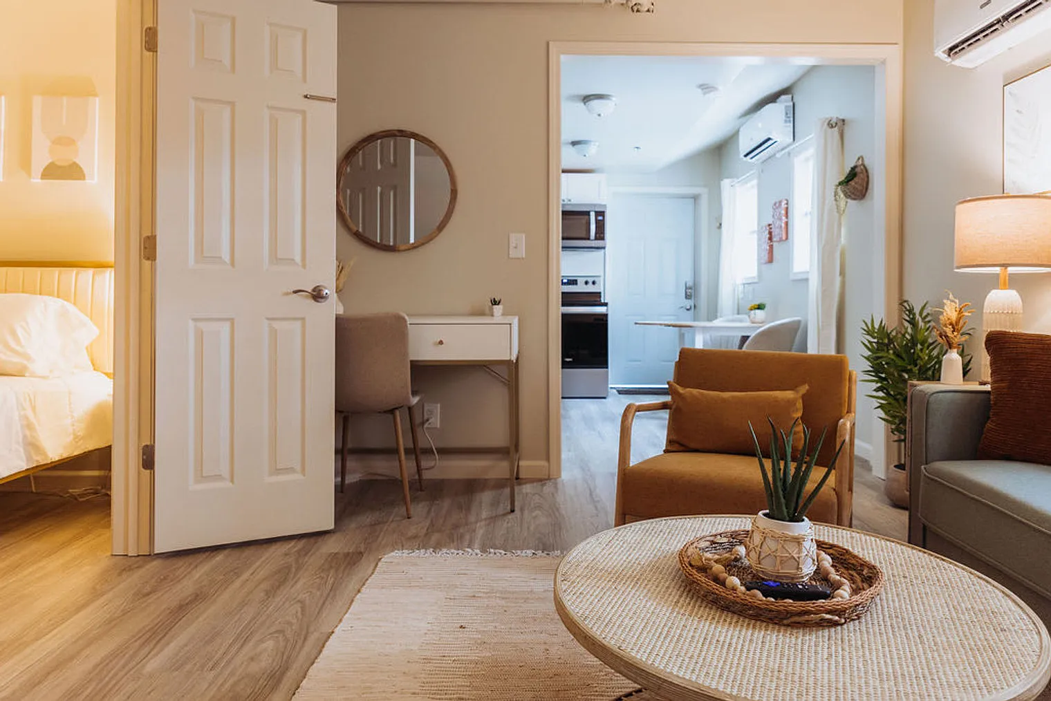 2 bed, 1.0 bath, 592 sqft, $2,067 — Photo 4