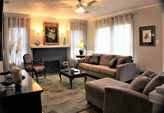 4054 Prescott Ave — Photo 2
