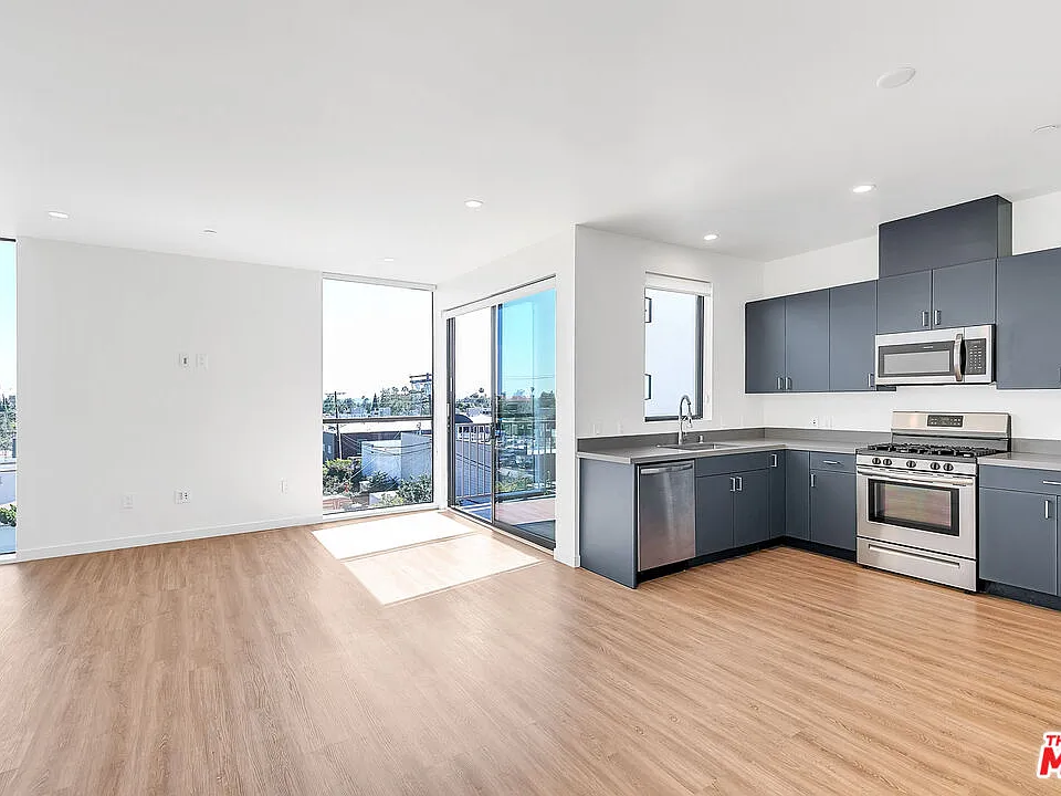 747 Lillian Way #7