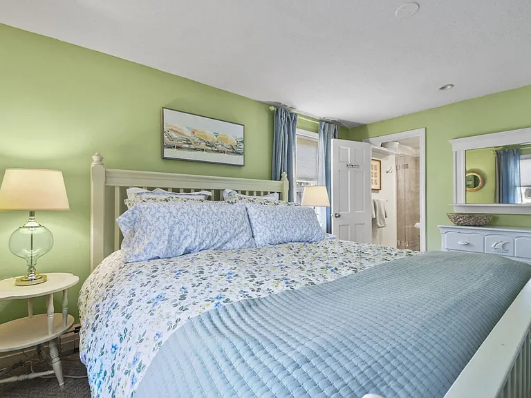 583 N Falmouth Hwy — Photo 14