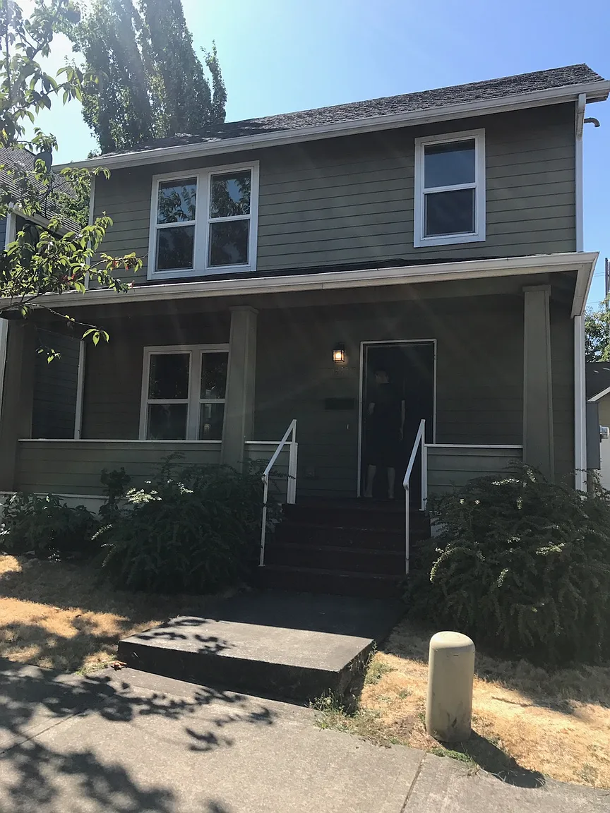 6937 N Borthwick Ave photo 1