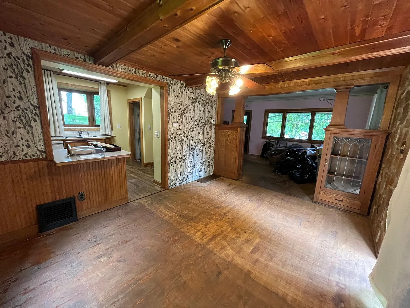 Three Bedroom on Nice Sized Lot in Lincoln Park!! — Photo 3