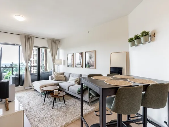 6833 Station Hill Dr #804, Burnaby, BC V3N 5E1