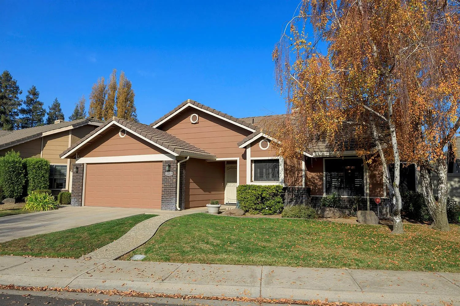 2213 Crocker Ln photo 1