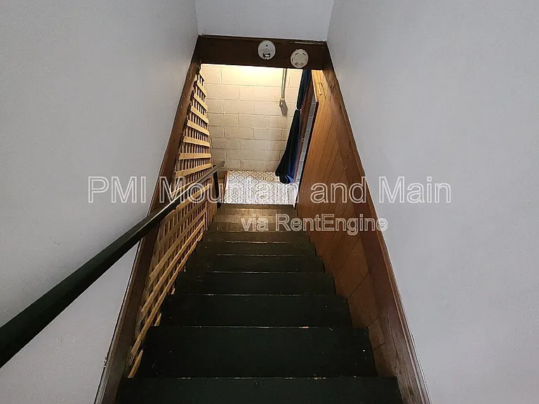 9 Friendly Holw — Photo 20