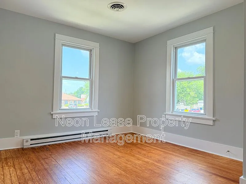 3 bed, 2.0 bath, $2,000 — Photo 3