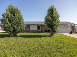 1041 Troutman Dr, Lebanon, MO 65536