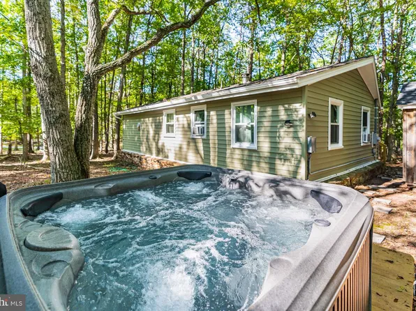 238 Ponds Ct, Berkeley Springs, WV 25411