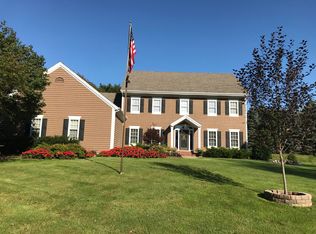 N33W23088 Ridgecrest Ct, Pewaukee, WI 53072