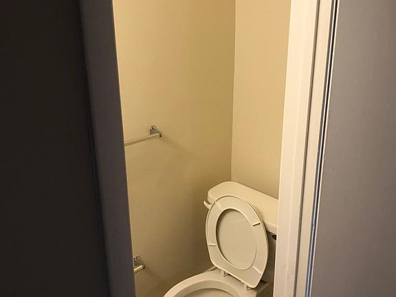 3rd image of 5858 W 18th Ave