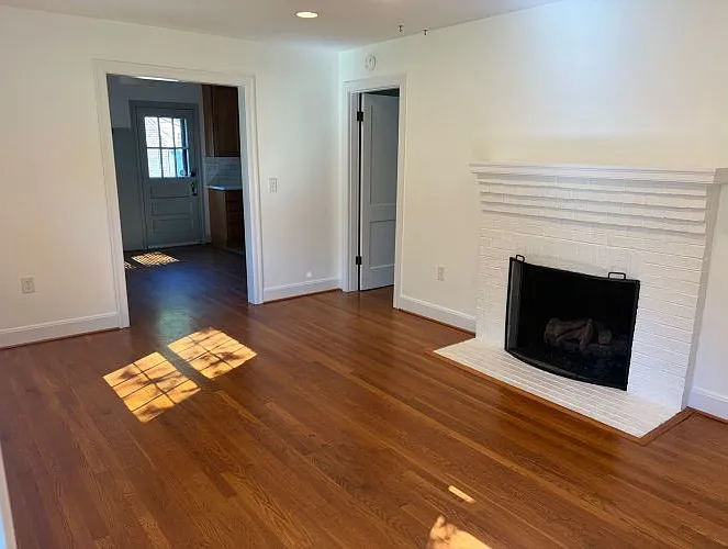 3 bed, 1.5 bath, 1100 sqft, $1,895 — Photo 3