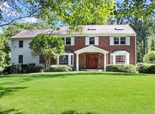 180 Dogwood Ln, Stamford, CT 06903
