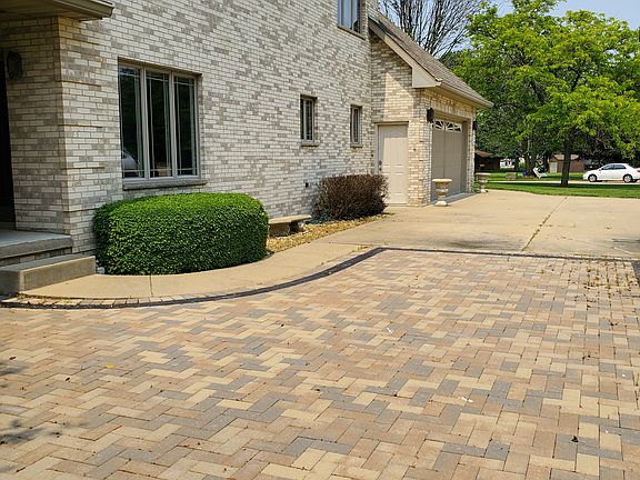5th image of 1040 E Morine Dr