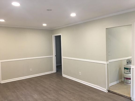 5th image of 4674 Lake Cir